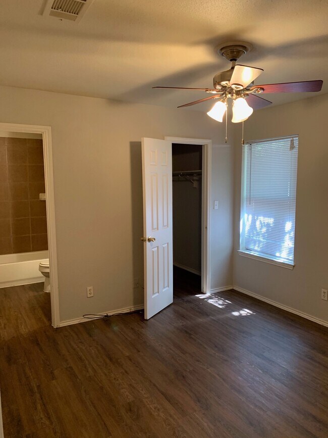 Photo - 417-421 Gardenview Apartment