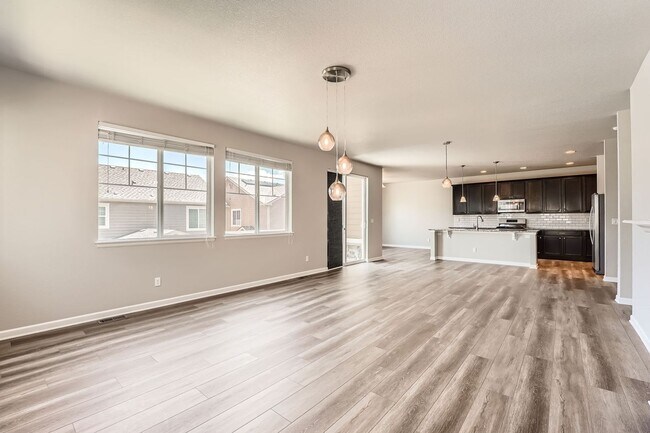 Building Photo - Large Beautiful Rental! Move in by next week!
