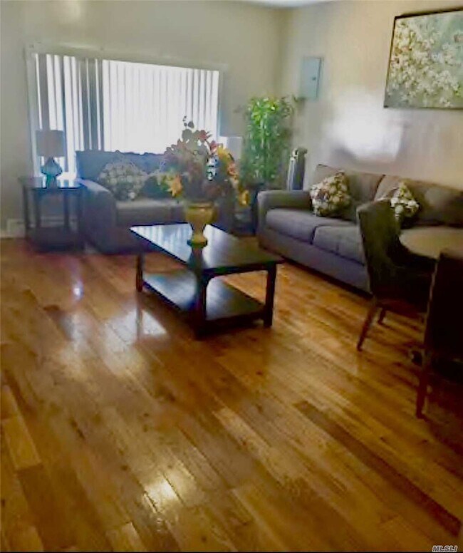 Foto del edificio - 218-16 134th Rd
