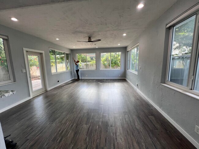 Building Photo - 1224 NE 1st Avenue  Fort Lauderdale Fl 33304