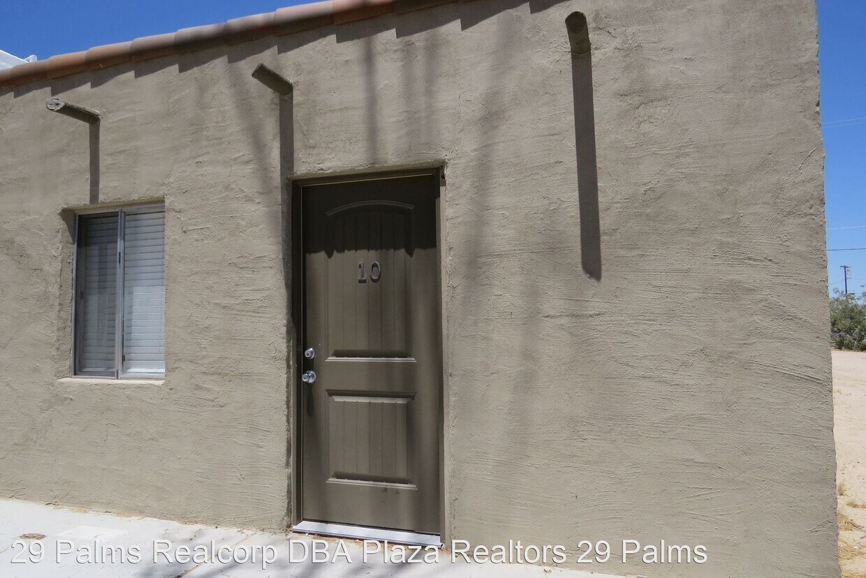 Primary Photo - 73151 Adobe Cir