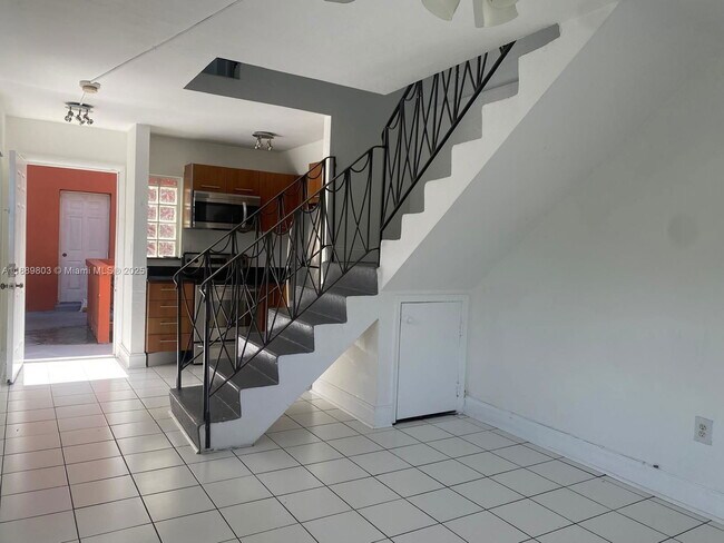 Foto del edificio - 421 NE 68th St