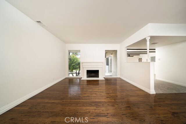 Foto del edificio - 2542 Vuelta Grande Ave