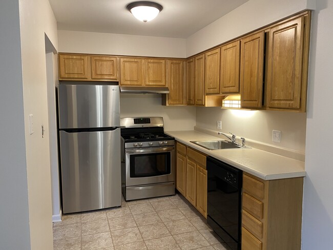 New stainless steel appliances - 10S511 Echo Ln