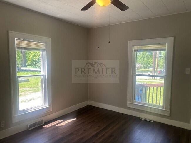 Building Photo - 319 Old Orchard St, Excelsior Springs, MO ...