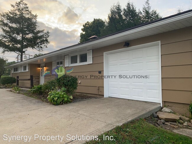 Building Photo - 3 br, 1 bath House - Middle Bellville Rd 1...