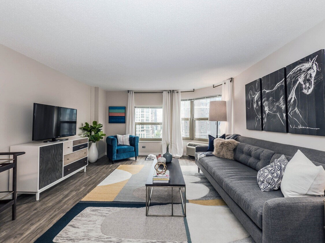 Foto principal - 838 N State St