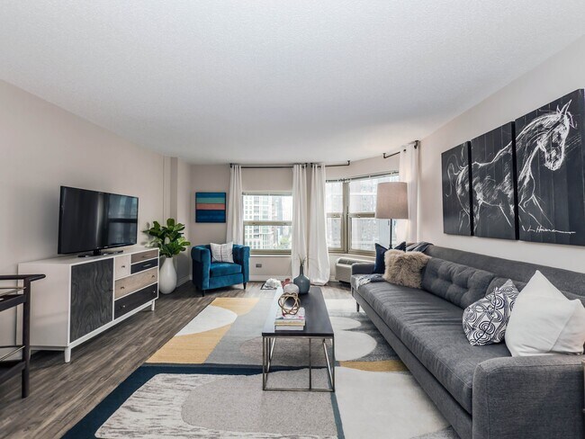 Building Photo - 838 N State St