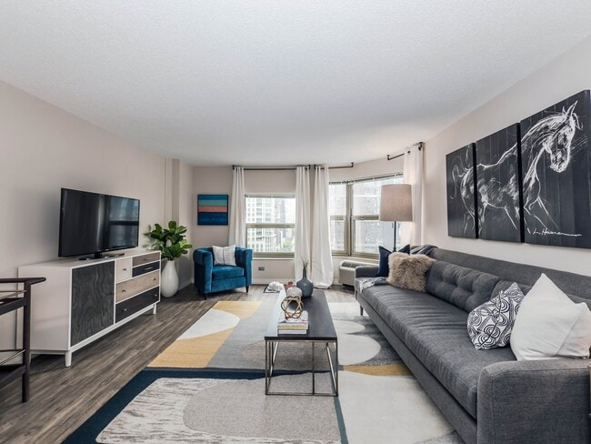 Building Photo - 838 N State St