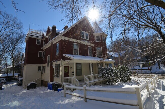 Building Photo - 5 Fairbanks St