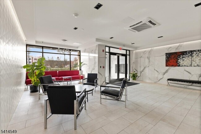 Building Photo - 450 Springfield Ave