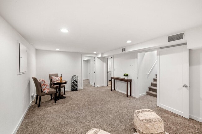 Building Photo - 6123 NE 25th Ave