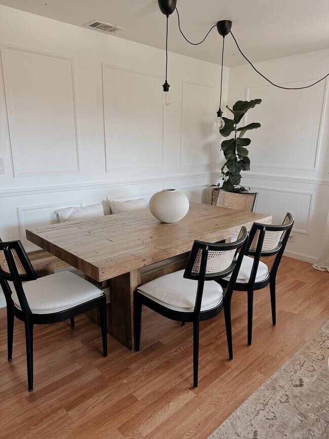 Foto del edificio - 890 Teakwood Ct