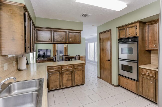 Foto del edificio - 2331 Bright Meadows Dr