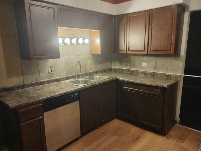 Building Photo - 817 White Oak Ln