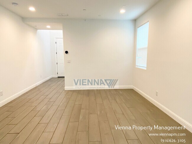 Foto del edificio - 1403 Coral Bells Ct