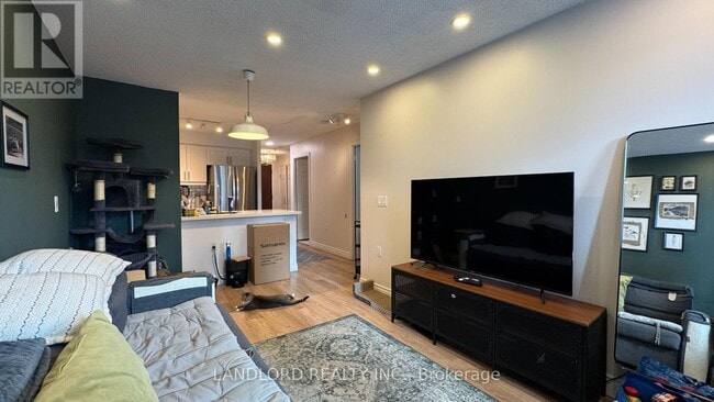 Building Photo - 28 Olive Ave