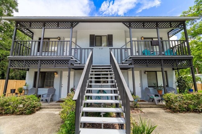 Foto del edificio - 2127 Henderson Dr