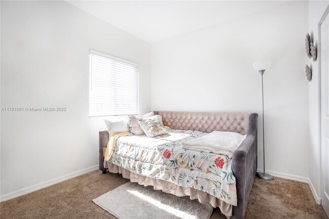 Foto del edificio - 5440 SW 13th St