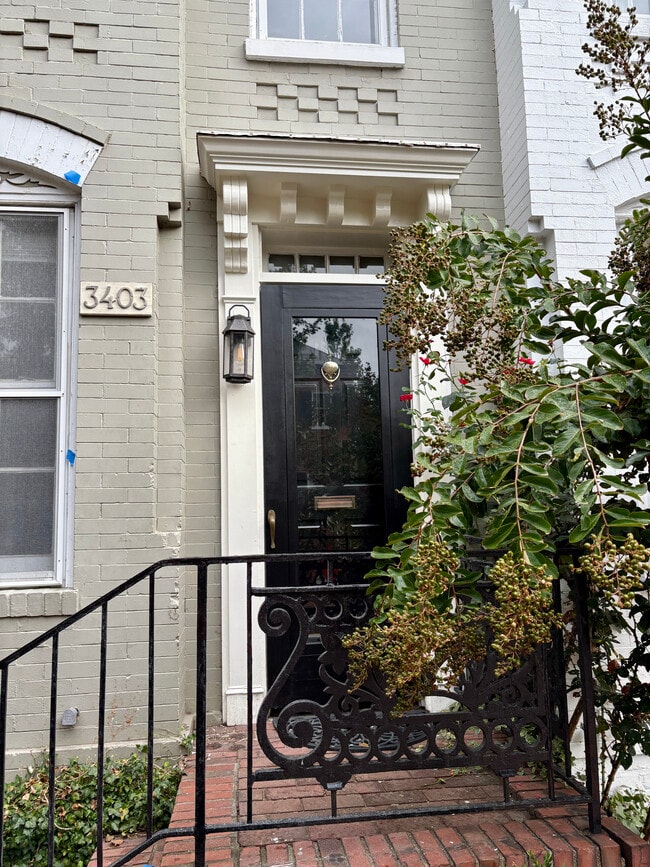 Building Photo - 3403 Q St NW