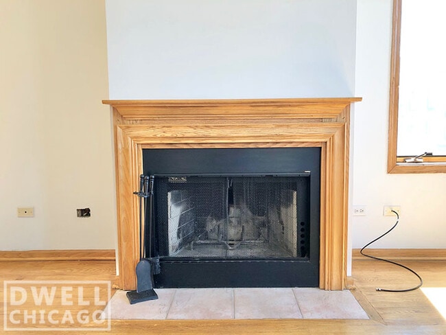 Building Photo - 817 N Milwaukee Ave