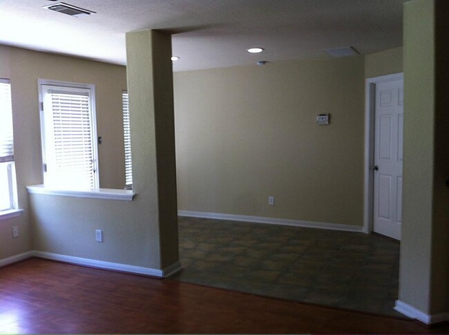Building Photo - 10219 Riderdale Park Ln