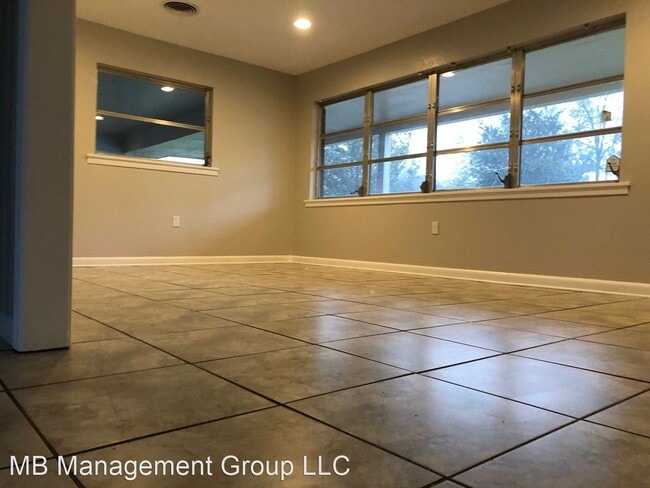 Building Photo - 3 br, 2 bath House - 1044 Monterrey Blvd.