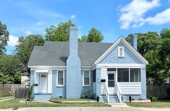 Building Photo - 2213-2215 Rosewood Dr