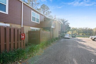 Building Photo - 3934 SW 26th Dr