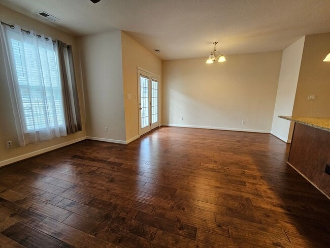 Building Photo - JOLLIFF LANDING