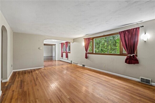 Foto del edificio - 311 Redgate Rd