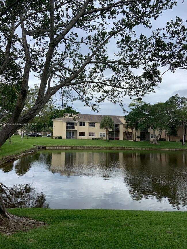 Building Photo - 840 Cypress Park Way