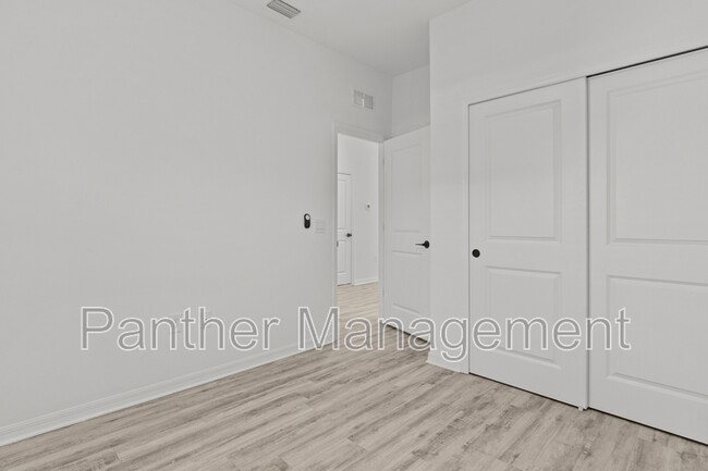 Foto del edificio - 5224 Centennial Blvd