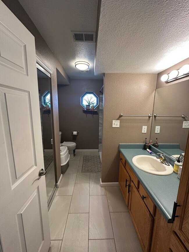 Foto del edificio - Amazing Ground Level 2 Bedroom!