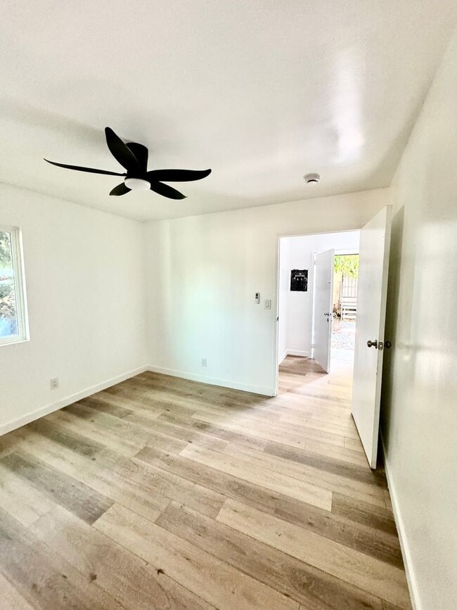 Building Photo - 2 Bedrooms /1 Bath ADU AVAILABLE NOW!
