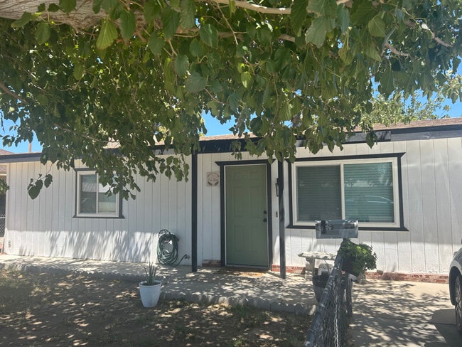 Building Photo - 428 N Fairview St
