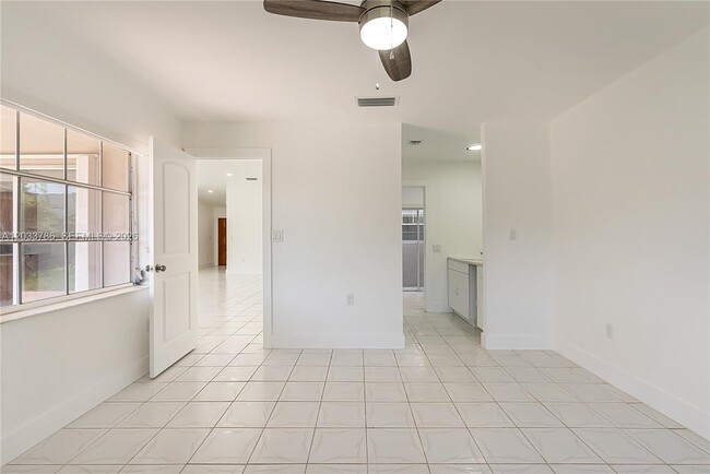 Building Photo - 15881 SW 139th Ave