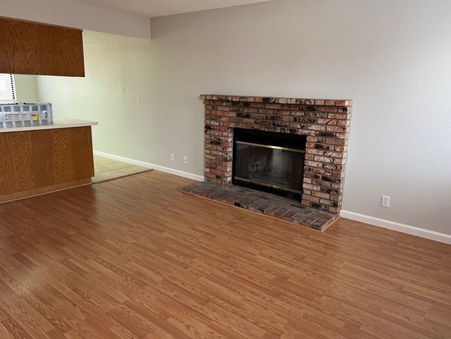 Building Photo - Please contact Vaughn Realty to set up an ...