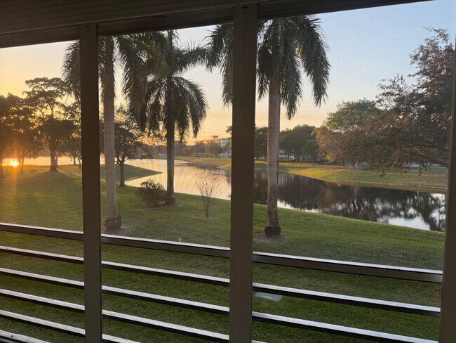 Foto del edificio - 3010 N Course Dr