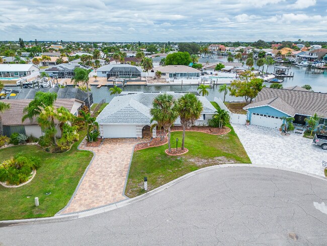 Building Photo - 6305 Cottonwood Ln