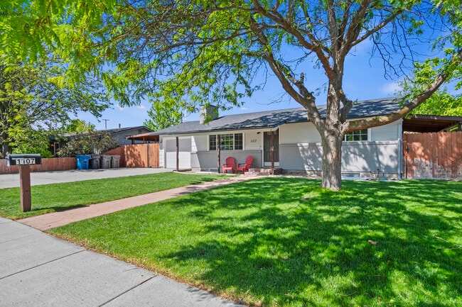 Building Photo - 1107 Beechwood Dr