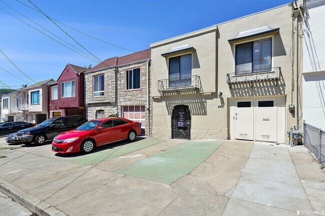 Building Photo - 440 Sawyer St