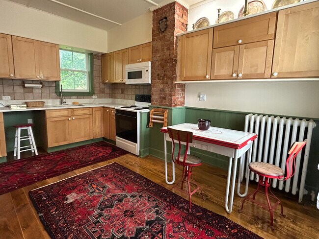 Cocina - 650 Van Wagner Rd