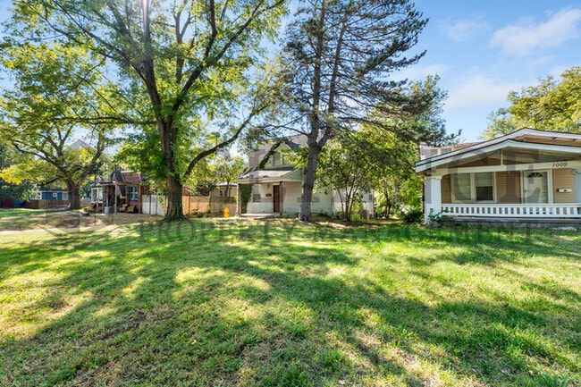 Building Photo - 1007 N Yale Ave