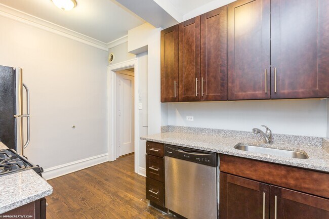 Foto del edificio - Beautiful 1 Bed 1Bath in the Andersonville area