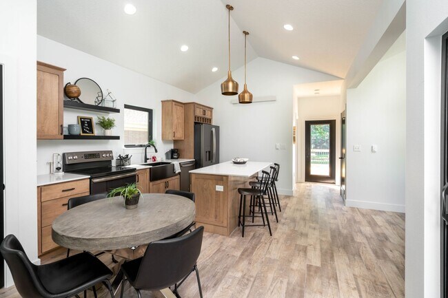 Building Photo - Tiny Home in Cedar Falls