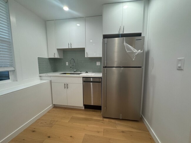 Building Photo - 53 Ledyard St