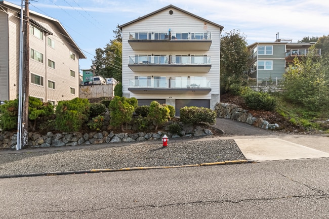 Building Photo - 628 N State St