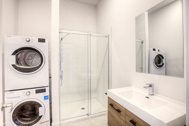 Building Photo - Le Lowney 5-6-7