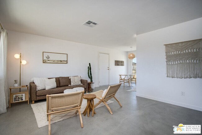 Building Photo - 4742 Ave La Flora Desierta